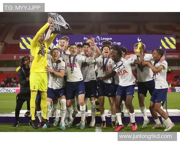 西甲激战利物浦与热刺战平逆转瞬间点燃全场激情与转会传闻