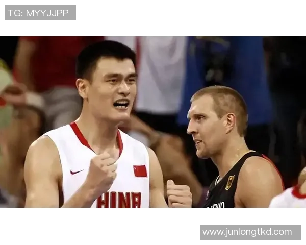 姚明与罗伯特的篮球传奇对决与友谊的深刻启示