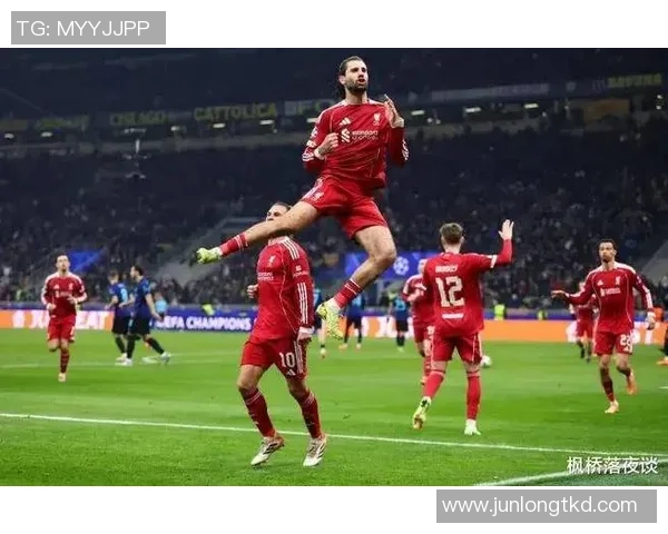 德甲精彩对决利物浦与国米战成平局补时进球引发全场狂欢 德甲精彩对决利物浦与国米战成平局补时进球引发全场狂欢