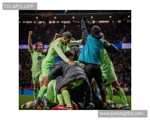 西甲激战AC米兰狂胜巴萨五球神奇扑救引发争议判罚全场沸腾