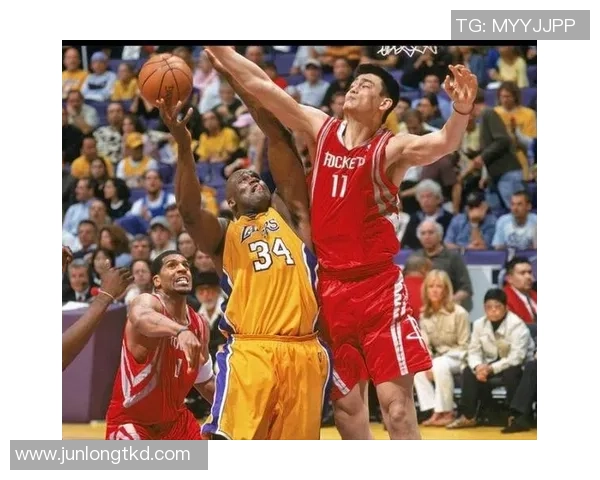 门卫无意间拦下姚明引发的趣事与篮球巨星的幽默互动