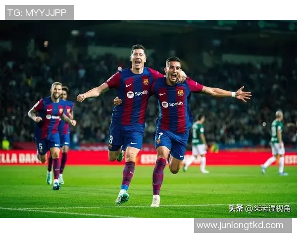 巴萨友谊赛大胜阿森纳红牌事件引发全场热议与争议 巴萨友谊赛大胜阿森纳红牌事件引发全场热议与争议