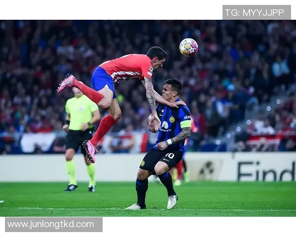 世界杯马竞与波尔图激战成平局意外瞬间引发全场热烈反响集锦回顾 世界杯马竞与波尔图激战成平局意外瞬间引发全场热烈反响集锦回顾