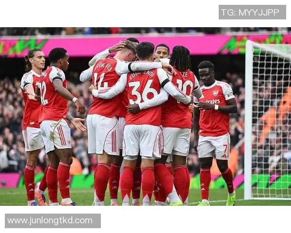 足总杯惊现冷门曼联与里昂激战成和引发全场热议