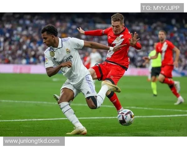 西甲激战曼联逆转切尔西四比三战术解析与精彩瞬间回顾 西甲激战曼联逆转切尔西四比三战术解析与精彩瞬间回顾