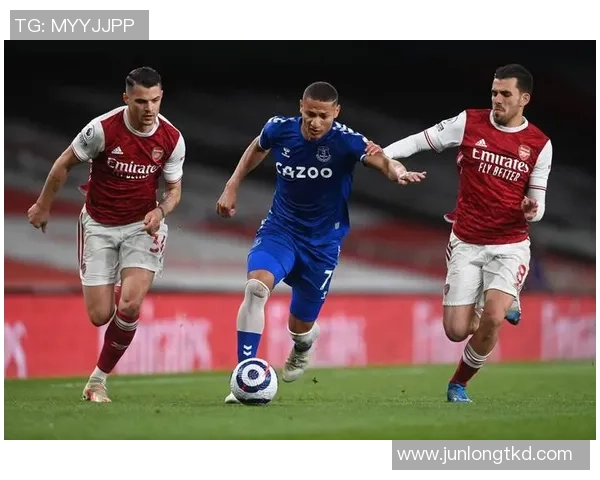 中超精彩对决利物浦与阿森纳战成平局逆转瞬间点燃全场激情 中超精彩对决利物浦与阿森纳战成平局逆转瞬间点燃全场激情